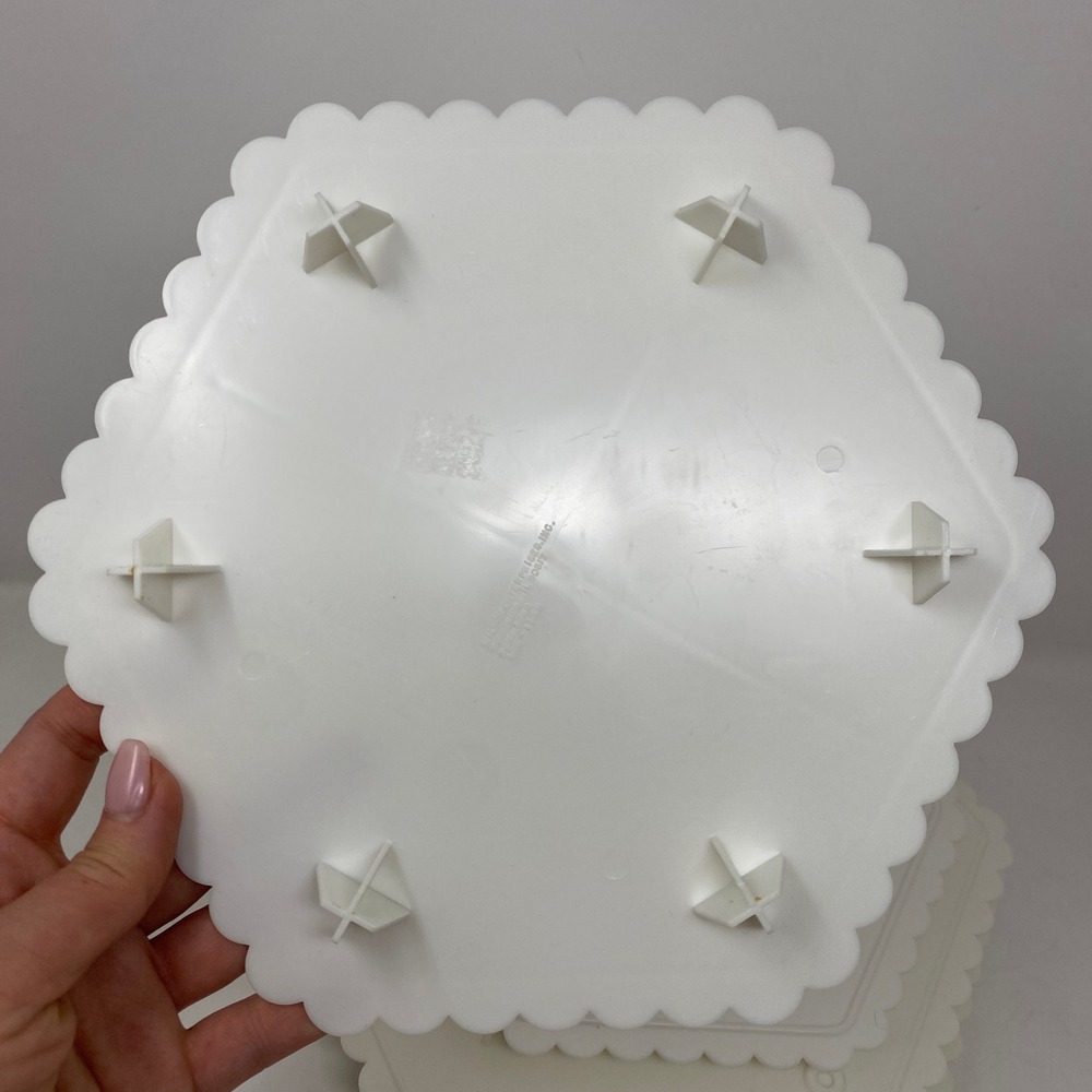 4 Wilton 11.5" & 9" Cake Separator Plates White Hexagon Scalloped 302-1748 - Picture 6 of 6